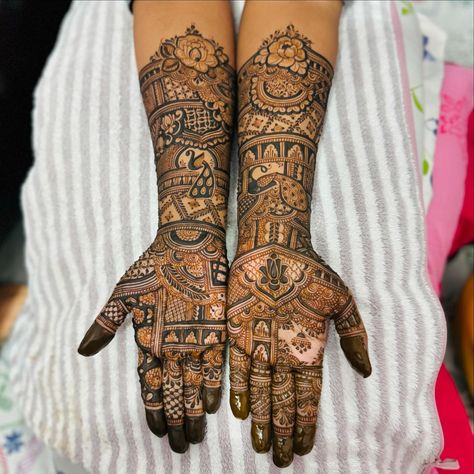 Artist:-Afrin ,Muntarin Hello beautiful ladies ! We are taking appointments for Bridal , Semi bridal & non bridal henna events. You’ll get artistic & professional services from us. We are giving home service all over dhaka city 🇧🇩 & New york city 🇺🇸 -We have a wonderful team to cover events. Inbox us for pricing and book your slot soon! 📞 +8801894379398 🇧🇩 📞 +19295530746 🇺🇸 @labonno_s_henna_artwork Our Special Organic henna cone that gives the darkest stain ⬇️ Large (25-28g) 130/- Small (... Semi Bridal Henna, Engagement Hand, Taking Appointments, Dhaka City, Organic Henna, Henna Cones, City New York, Bridal Henna, Dark Stains