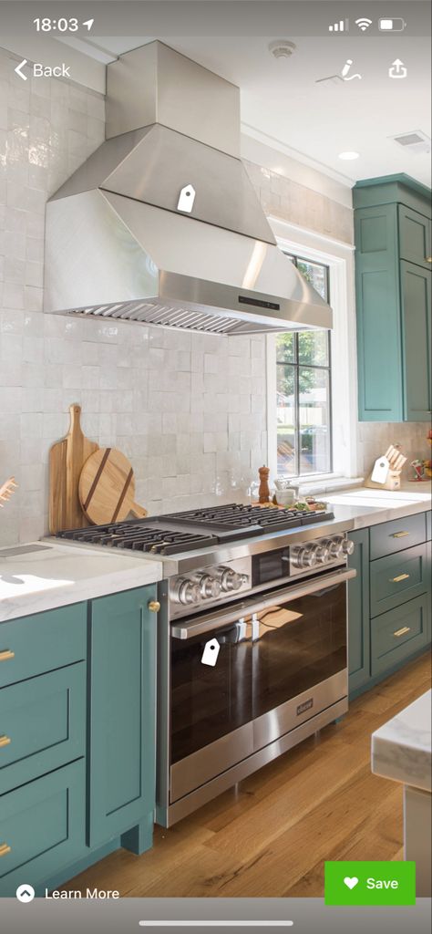 Tarrytown Green, Green Shaker Cabinets, Colored Cabinets, Cocina Shabby Chic, Outdoor Kitchen Countertops, Kitchen Transitional, Mixing Metals, Fancy Kitchens, Green Cabinets