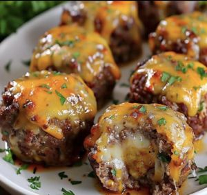 Meatloaf Bites, Stuffed Meatloaf, Cheese Stuffed Meatballs, Easy Family Recipes, Classic Meatloaf, Baked Pork Chops, Meat And Cheese, Easy Family Meals, Meatball Recipes