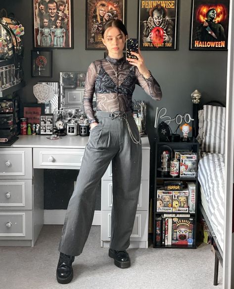 DISTURBIA (@disturbia) • Instagram photos and videos Ariana Magee-ginn, Concert Outfit Masc, Bmth Concert Outfit, Cigarettesaftersex Band Concert Outfit, Bmth Outfit, Gig Outfit, Office Goth, Clean Fashion, London Outfit