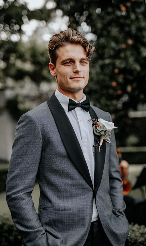 Grey Tuxedo Suit, Bow Tie and Boutonniere for the Groom Grey And Black Groomsmen Suits, Grey Tuxedo Wedding, Best Groom Suits, Suit For Groom, Wlw Wedding, Groom Suit Black, Gray Groomsmen Suits, Best Wedding Suits, Groom Suit Grey