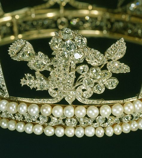 Scottish Thistle and Rose Tiara (detail): diamonds and pearls. Scottish Royalty, Scottish Crown, British Crown Jewels, Royal Jewellery, Royal Crown Jewels, George Iv, Royal Crowns, Royal Tiaras, Family Jewels