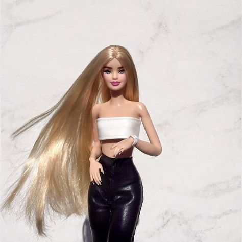 Making Wigs, Angora Goat, Barbies Pics, Barbie Images, Fashion Gal, Barbie Dress Fashion, Girls Support Girls, Barbie Model, Barbie Doll House