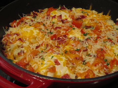 EGG, BACON, AND HASH BROWN SKILLET CASSEROLE Hashbrown Skillet, Hashbrown Egg Casserole, Hash Brown Egg Casserole, Skillet Casserole, Bacon Casserole, Hashbrown Casserole, Slow Cooker Breakfast, Brunch Eggs, Iron Skillet Recipes