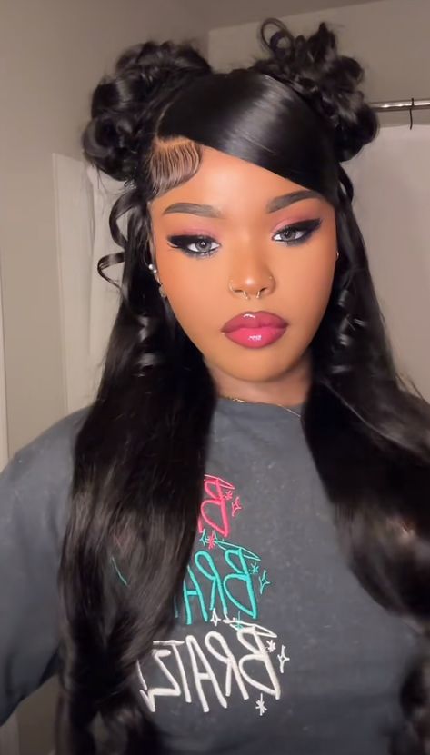 Wig Styles For Black Women Prom, Brats Doll Hairstyle, Wedding Styles Hair, Baddie Hairstyles Lace Fronts, Slayed Hairstyles Black Women, Prom Hairstyles For Long Hair Black, Ponytail Hairstyles For Black Women Wig, Half Up Half Down With Slick Bangs, Throw Back Hairstyles 90s