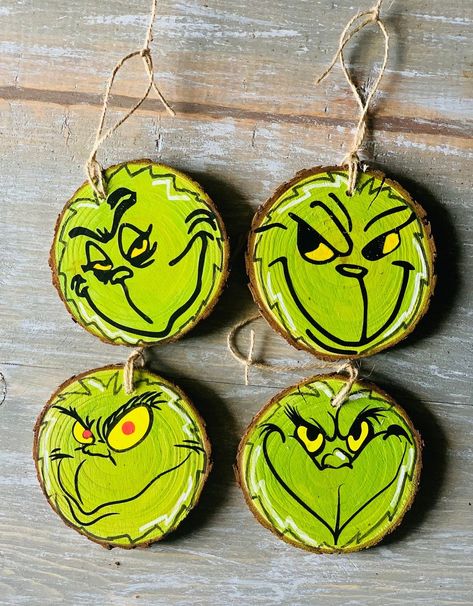 Wood Slice Grinch Ornaments, Homemade Wood Slice Ornaments, Wooden Grinch Ornaments, Log Slice Ornaments, Painted Grinch Ornaments, Grinch Wooden Ornaments, Wood Painting Christmas, Wood Painted Christmas Ornaments, Ordiment Ideas