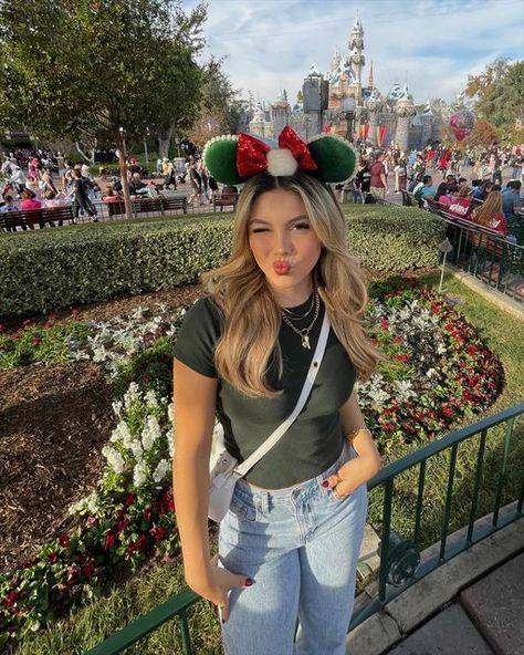 Bryanna on Instagram: "just a disney dump from my most recent visits 📸🎄🫶🏼" Cute Disneyland Pictures Ideas, Disneyland Photo Ideas Instagram, Disneyland Instagram Pictures, Disney World Instagram Pictures, Instagram Disneyland Pictures, Disney Fashion Outfits, Disney Picture Ideas, Disneyland Pictures, Disneyland Photos