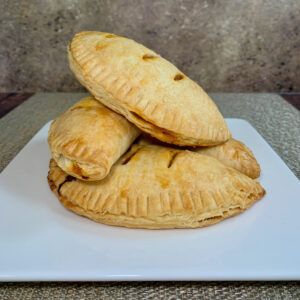 Sloppy Joe Pasties (aka hand pies) have sweet, tangy, spicy meat filling wrapped in flaky pastry. They're fun, filling, & great for dinner! Sloppy Joe Pie, Homemade Sloppy Joe Sauce, Moroccan Beef, Shortcrust Pastry Recipes, Sloppy Joe Sauce, Chunky Chef, Sloppy Joes Recipe, Flaky Pie Crust, Meat Substitutes