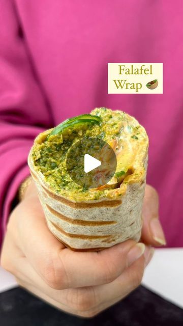 Falafel Wrap Recipe, Falafel Salad, How To Make Falafel, Crunchy Veggies, Grapefruit Salad, Falafel Wrap, Mediterranean Flavors, Falafel Recipe, Lebanese Food