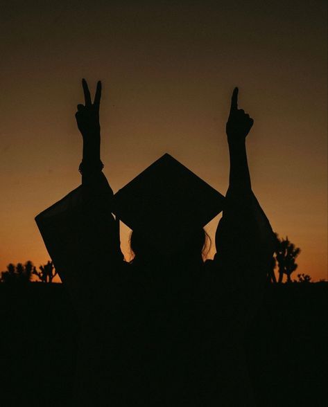 Graduation Pics Aesthetic, Academic Burnout, Graduation Silhouette, Law School Prep, Grad Photography, School Prep, Graduation Picture, Silhouette Photography, Black Homecoming Dress