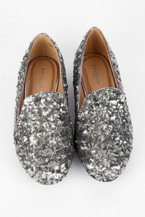 Sequin flats @Michaela Wilks Stratton-Monck Quirky Shoes, Pretty Preppy, Sequin Flats, Crazy Shoes, If The Shoe Fits, Shoe Obsession, Shoe Fits, Cute Shoes, Nice Shoes