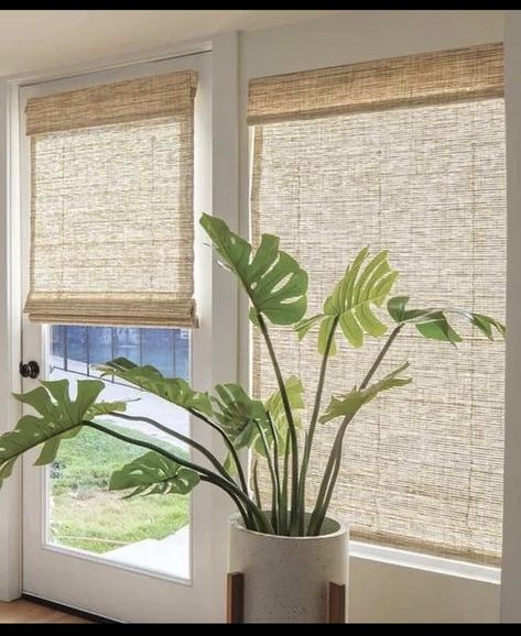 Roman Shades Living Room, Fishing Cottage, Living Room Shades, Bamboo Grass, House Styling, Woven Wood Shades, Window Treatments Living Room, Blinds Design, Plain Curtains