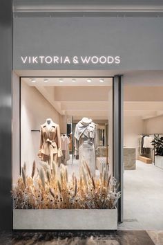 Fashion Store Design, Decoration Vitrine, Clothing Store Interior, Store Concept, Clothing Store Design, Store Design Boutique, Storefront Design, Window Display Design, Boutique Interior Design