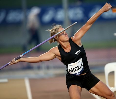 The Commonwealth Games women’s javelin finals were held overnight, with Aussies Kim Mickle and Kelsey-Lee Roberts picking up gold (plus a Games record) and bronze respectively. Seven-time British champion… Track And Field Women, Athlete Meal Plan, Athlete Problems, Heptathlon, Javelin Throw, Athlete Quotes, Crossfit Women, Shot Put, People Poses