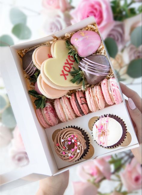 Valentine’s Day Sweet Boxes, Bakery Treat Boxes, Dessert Boxes Ideas, Valentines Dessert Box Ideas, Valentine’s Day Dessert Box Ideas, Box San Valentin, Valentines Sweet Box Ideas, Valentine Day Desserts, Valentines Day Dessert Box Ideas