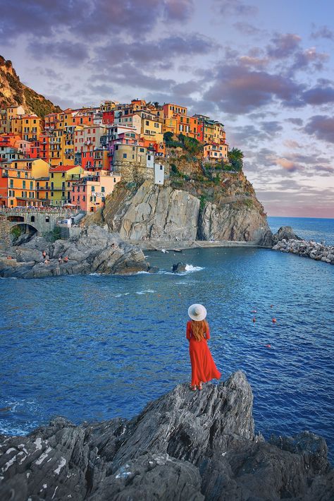 woman standing on the rocks in front of the water and colorful buildings of Cinque Terre Italy In September, 2 Weeks In Italy, 10 Days In Italy, Capri Italia, Things To Do In Italy, Cinque Terre Italy, Italy Itinerary, Explore Italy, Places In Italy