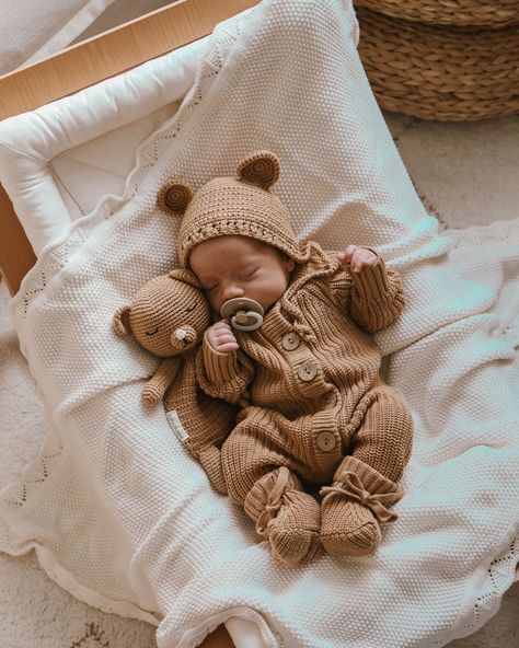 The cutest little bear around 🧸 📷 | @mydarlinghart . . #baby #newborn #newbornphotography #babyphotography #babybear #babyknits #babyknitwear #babyknitromper #babyromper #babyboy #newparents #newmom #pregnant #babyannouncement #momtobe #expecting #expectingmom #momblogger #momblog #momsofinstagram #mombloggers #newarrivals #babyboutique #3littlecrowns #bravelittlelamb Newborn Wardrobe, Crochet Newborn Outfits, Baby Fashion Newborn, Crochet Bonnet, Baby Rocker, Baby Cradle, Baby Knitwear, Baby Boy Clothes Newborn, Baby Bassinet