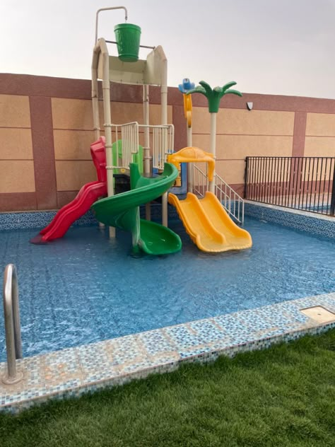 Kids Pool Ideas, Daycare Design Ideas, Kids Outdoor Playground, Summer Fun Activities, Kids Activity Center, Country Garden Design, Shared Girls Room, Terrasse Design, Dream Backyard Pool