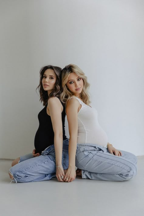 Pregnant Besties Photoshoot, Maternity Photos With Friends, Maternity Sisters Photography, Double Maternity Shoot Best Friends, Best Friends Maternity Shoot, Bestfriend Maternity Photo, Two Pregnant Friends Photoshoot, Pregnancy Friends Photos, Friends Pregnancy Photoshoot