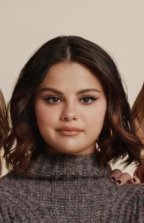 Selena Gomez Haircut, Selena Gomez Birthday, Neck Length Hair, Slick Hair, Selena Gomez Hair, Vintage Diary, Selena Gomez Cute, Selena Gomez Pictures, Celebrity Faces