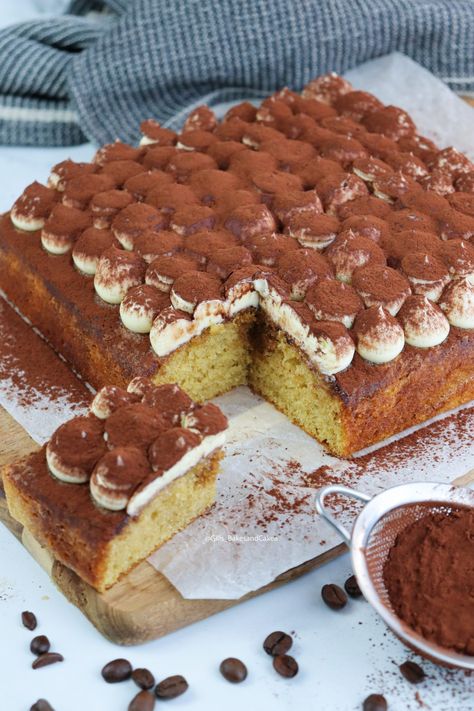 Tiramisu Sheet Cake - Gills Bakes and Cakes Mascarpone Buttercream, Cafe Recipes, Butter Chicken Curry, Tray Cake, Spring Baking, Sheet Cake Recipes, Cake Tray, Vanilla Sponge, Delicious Coffee