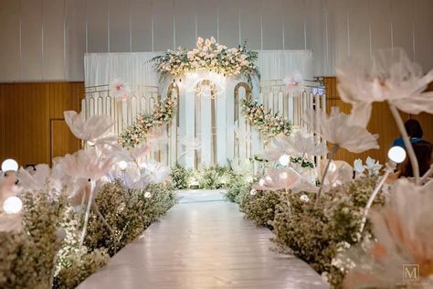 Wedding Reception Ideas Indoor Simple, Korean Wedding Decorations, Wedding Reception Ideas Indoor, Wedding Reception Ideas Indoor Elegant, Events Backdrop, Weddings Decorations Elegant Romantic, Indoor Wedding Decorations, Wedding Church Decor, Themes Wedding