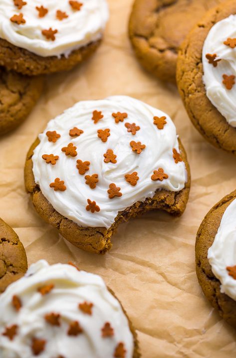 Easy Gingerbread Cookie Recipe, Fluffy Cookies, Frosted Gingerbread, Easy Gingerbread Cookies, Gingerbread Cookie Recipe, Crumble Cookie Recipe, Easy Gingerbread, Baker By Nature, Christmas Baking Recipes