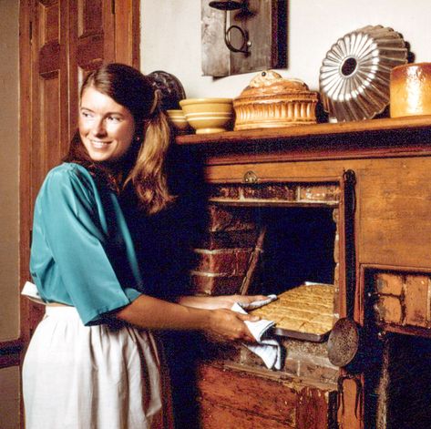 Baked Goods Turkey Hill, Martha Stewart Home, Throwback Photos, Morning Hair, Martha Stewart Living, Taylor Swift Hair, Julia Child, Dirty Dancing, Vintage Portraits