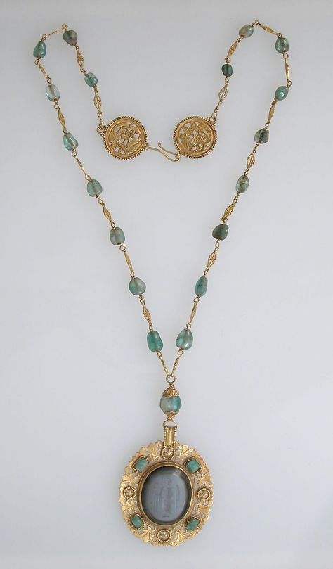 Met Museum Jewelry, Byzantine Jewelry Ancient, Merovingian Jewelry, Byzantine Aesthetic, Byzantine Earrings, Byzantine Jewelry, Byzantine Necklace, Ancient Jewels, Roman Jewelry