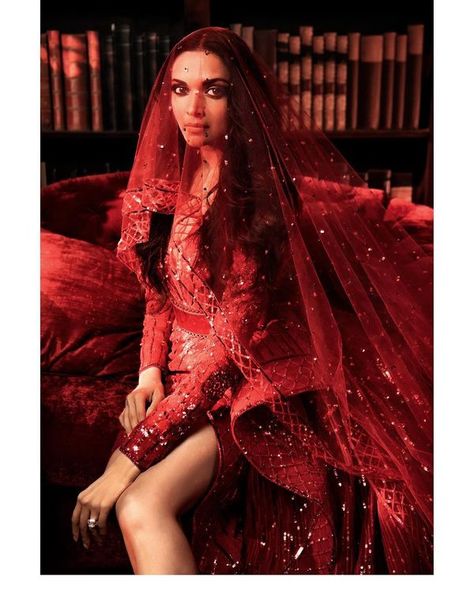 Here's A Throwback To Deepika Padukone's Inspirational Bridal Looks Wedding Reception Gowns, भारतीय दुल्हन संबंधी, Deepika Padukone Style, Reception Gown, Bollywood Style, Ranveer Singh, Couture Wedding, Desi Fashion, Bollywood Celebrities