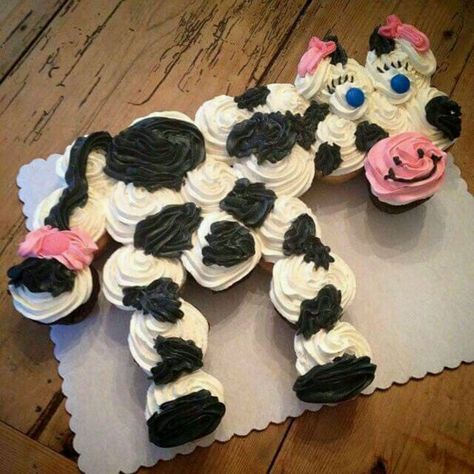 cow cake. Best Birthday Pull Apart Cupcake Cakes. Simple creative cake inspiration for a birthday party celebration. Cow Cupcakes, Pull Apart Cupcake, Cakes Simple, Cow Birthday Parties, Pull Apart Cupcake Cake, Cow Cakes, Pull Apart Cake, Cake Pulls, Barnyard Birthday Party