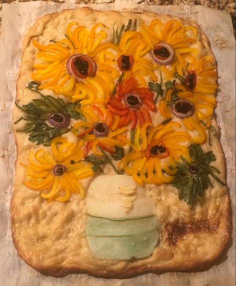 Garden Foccacia Bread, Focaccia Bread Art For Fall, Focaccia Bread Art Sunflower, Foccacia Bread Art, Foccacia Art, Pretty Foccacia, Focaccia Bread Flower, Artistic Focaccia Bread, Foccacia Bread Pretty