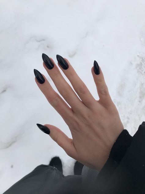 Nail Piercing, Band Nails, Sharp Nails, Black Acrylic Nails, Gothic Nails, Nails Nailpolish, Claw Nails, Grunge Nails, Pointed Nails