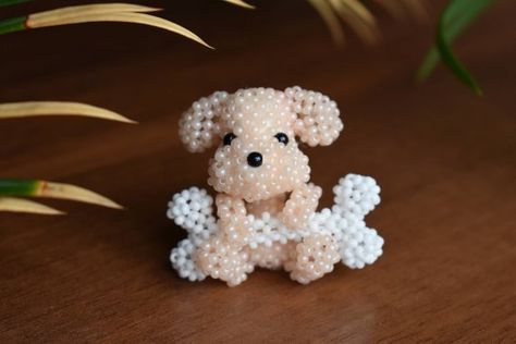 10 Adorable Beaded Animal Tutorials for Key Chains, Home Decor and Fun! - The Beading Gem's Journal Beaded Animals Tutorial, 3d Beading, Free Jewellery Making Tutorials, Cat Bead, Animals Pattern, Seed Bead Patterns, 3d Tutorial, Beading Techniques, Beading Tutorial