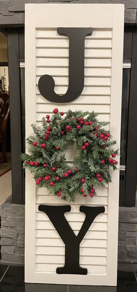 Recycle Shutters Diy Projects, Santa Shutters Diy, Old Shutter Ideas For Christmas, Winter Shutter Ideas, Repurpose Old Shutters, Shutter Projects Christmas, Shutters Crafts Ideas, Painted Shutters Crafts, Repurpose Shutters Projects Diy