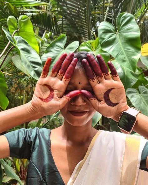 Henna On Face, Desi Tattoo, Face Henna, Henna Face, Indian Wedding Henna, Traditional Henna Designs, Unique Henna, Cute Henna Tattoos, Traditional Henna