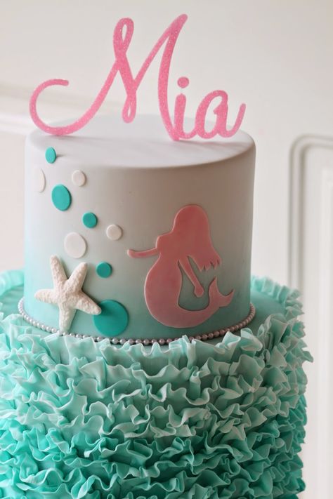 Mermaid cake... can't it be mine??!! Birthday Cake Fondant, Fondant Girl, Cake Torte, Mermaid Birthday Cakes, Cake Decorating With Fondant, Cake Fondant, Little Mermaid Birthday, Mermaid Theme Birthday, Themed Birthday Cakes