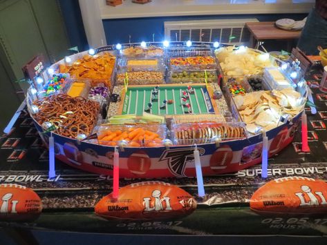 Super Bowl Display, Stadium Snack Tray Super Bowl, Super Bowl Party Aesthetic, Super Bowl Stadium Tray, Football Stadium Snack Display, Stadium Snack Display, Snack Display Ideas, Super Bowl Apps, Super Bowl Snack Stadium