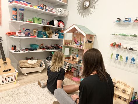 Play Therapy Room Design, Play Therapist Office, Aba Clinic, Play Therapy Office, Sandplay Therapy, Sand Therapy, Counselling Room, Play Therapy Room, Play Therapy Activities