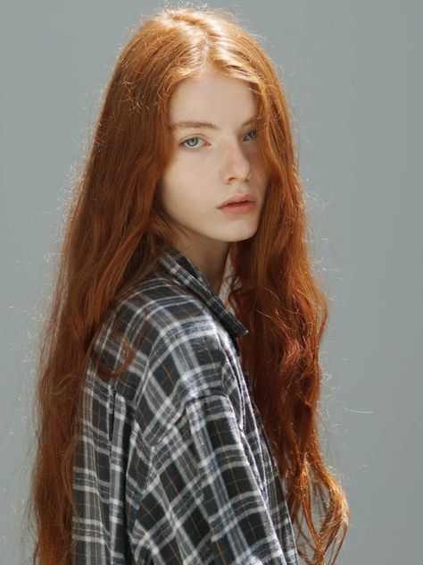 Alyda Grace | Premier Model Management Kore Ulzzang, Ginger Girls, Long Red Hair, Linda Evangelista, Claudia Schiffer, Christy Turlington, Female Portraits, Redhead Girl, Hair Reference