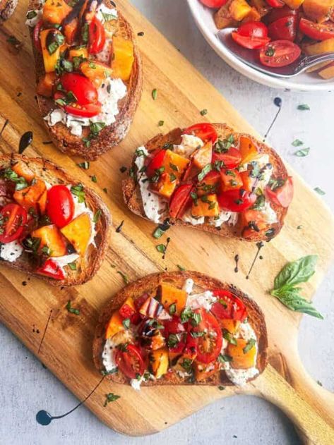 Easy Burrata Bruschetta with Peaches and Tomatoes Burrata Bruschetta Recipe, Burrata Bruschetta, Bruschetta Recept, Easy Bruschetta Recipe, Easy Bruschetta, Ricotta Toast, Bruschetta Recipe, Fresh Garlic, Appetizers Easy