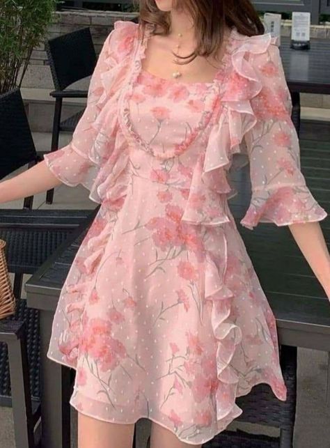 Pehli Dafa, Dress Sifon, Petite Gowns, Simple Frocks, Boutique Dress Designs, Stylish Dress Book, Stylish Dresses For Girls, Easy Trendy Outfits, Floral Print Shirt