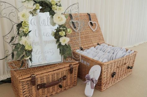 Flip Flop Basket Wedding, Flip Flops Wedding Basket, Feet Mirror, Flip Flop Basket, Green Flip Flops, Wedding Flip Flops, Mirror Sign, Wedding Diy, Wedding Basket