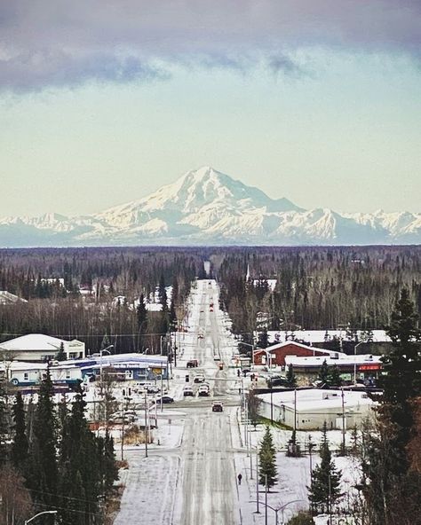 The road runs to Redoubt  Beautiful pic by Jessie Gacal in Soldotna, AK. Alaska Aesthetic, Soldotna Alaska, Moose Blood, Alaska Life, Alaska Pictures, Sitka Alaska, Nice Photography, Alaska Travel, Landscape Scenery