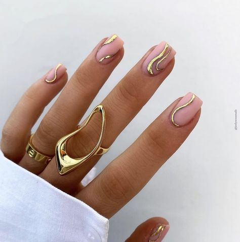 Gold Nails Prom, Free Hand Nail Art, Hand Nail Art, Gold Acrylic Nails, Gold Nail Polish, Gold Nail Designs, Gold Nail Art, Yellow Nails, Dream Nails