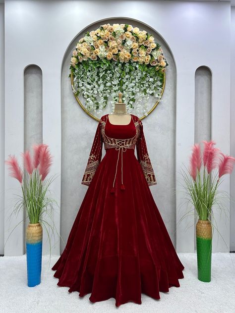 Red Anarkali Dress, Velvet Anarkali Suits, Pakistani Velvet Dresses, Wedding Gowns Indian, Punjabi Wedding Suit, Maroon Gown, Velvet Anarkali, Red Anarkali, Red Velvet Dress