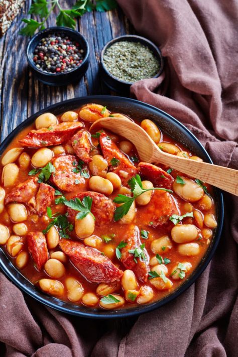 Beans with Kale and Portuguese Sausage | MiNDFOOD Recipes With Portuguese Sausage, Portuguese Sausage Recipe Dinners, Portuguese Sausage Recipe, Bajan Macaroni Pie Recipe, Portuguese Meals, Portuguese Dishes, Portuguese Sausage, Sausage And Kale, Complete Meals