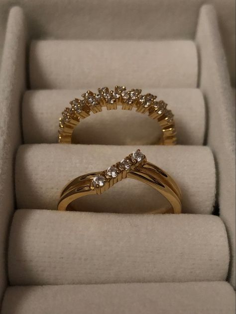 Real Gold Rings Aesthetic, Jared Rings, Aesthetic Rings, Pandora Gold, Gold Aesthetic, Ringe Gold, Gold Gift, Girl Mom, Jewelry Inspo