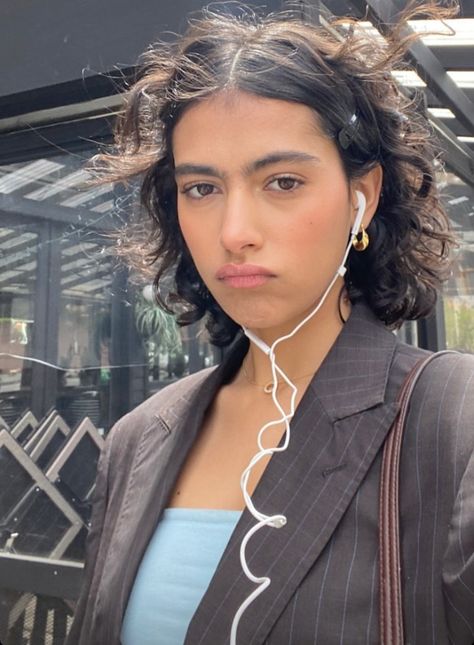 90s Short Curly Hair, 2b Short Hair, Natural Curly Hair Mullet, Short Hairstyle Curly Hair, Short Curls Hairstyles, Short Curly Hair Aesthetic, Pixie Curly Hair, Short Curly Wavy Hair, Curly Bob Hair