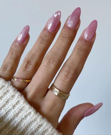 Magnetic Nails Pink, Magnetic Heart Nails, Pink Magnetic Nails, Magnetic Nails Design, Soft Pink Nails, 2023 Nails, Velvet Nails, Heart Nail Designs, Pink Ombre Nails